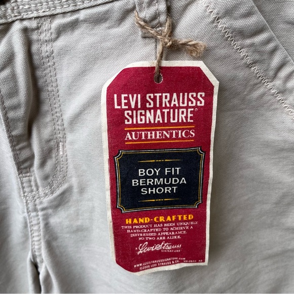 Levi’s Boy Fit Cream Bermuda Shorts NWT Sz 8 Misses - Picture 3 of 13